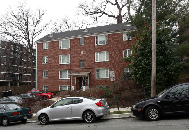 1410 N Quinn St in Arlington, VA - Foto de edificio - Building Photo