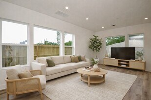 7703 Inwood Grv Ln in Houston, TX - Building Photo