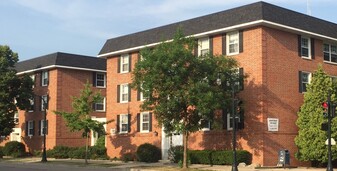 Charleston East Apartments in Milwaukee, WI - Building Photo