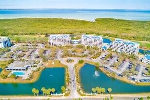 2333 Feather Sound Dr in Clearwater, FL - Building Photo