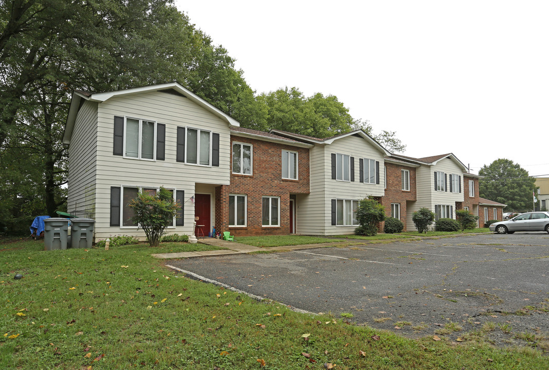 Hawley Apartments in Belmont, NC - Building Photo