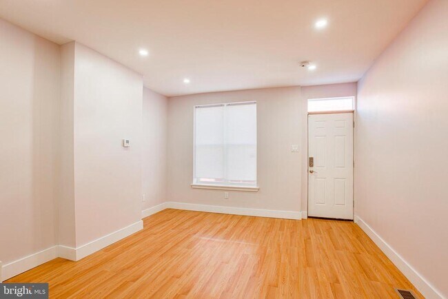 1317 N Myrtlewood St in Philadelphia, PA - Building Photo - Building Photo
