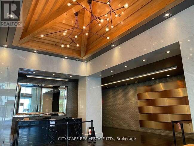 210 Simcoe St in Toronto, ON - Building Photo - Building Photo