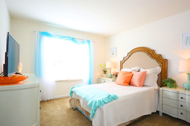 Emerald Point Apartments & Townhomes