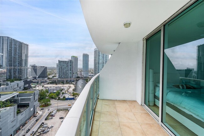 41 SE 5th St, Unit 1508 in Miami, FL - Building Photo - Building Photo