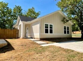 2901 S Scullin Ave in Denison, TX - Building Photo