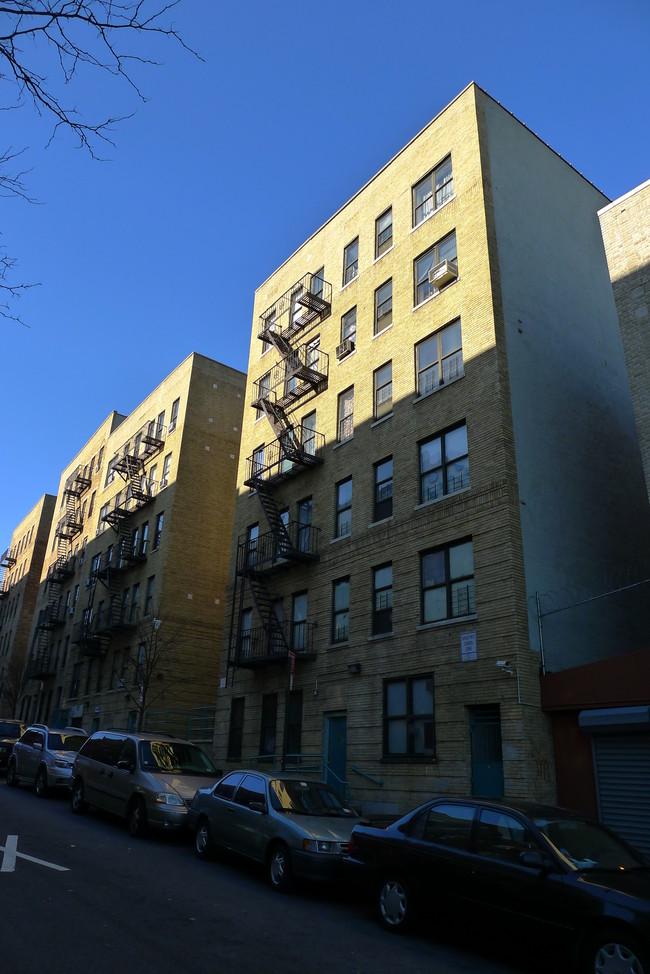 1365 Sheridan Ave in Bronx, NY - Foto de edificio - Building Photo