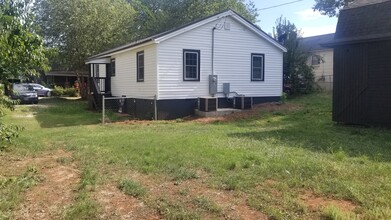 39 E 7th St in Greenville, SC - Building Photo - Building Photo