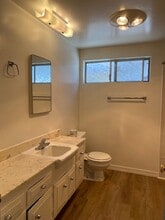 1304 Amethyst St, Unit D in Redondo Beach, CA - Foto de edificio - Building Photo