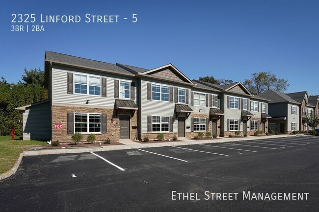 2325 Linford St in Bethlehem, PA - Foto de edificio - Building Photo