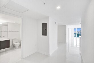 330 Sunny Isles Blvd in Sunny Isles Beach, FL - Building Photo - Building Photo