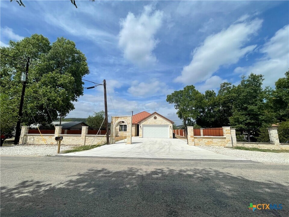 244 Pecan Row in Canyon Lake, TX - Building Photo
