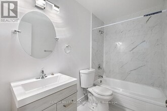 201 Lindsay St S in Kawartha Lakes, ON - Building Photo - Building Photo