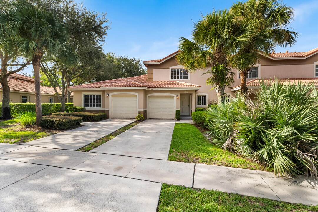 6639 Old Farm Trail in Boynton Beach, FL - Building Photo