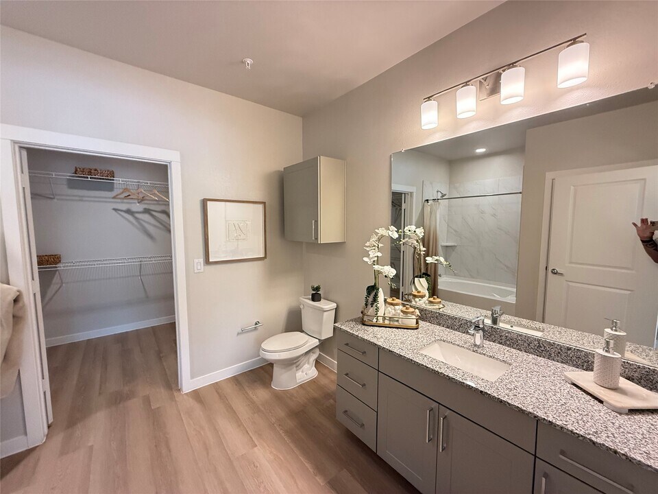1610 Campbell Rd in Houston, TX - Building Photo