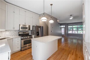 855 W Erie St in Chicago, IL - Building Photo