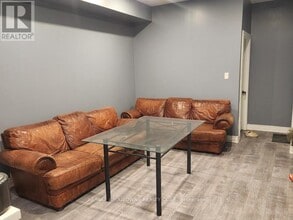 498 Main St E in Hamilton, ON - Building Photo - Building Photo