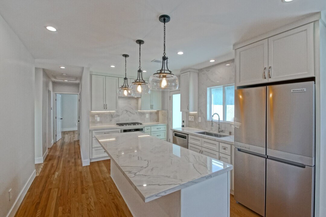 512 24th St in Manhattan Beach, CA - Building Photo