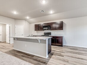 10008 SW 42nd St in Mustang, OK - Building Photo - Building Photo