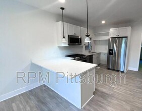 703 Chislett St in Pittsburgh, PA - Building Photo - Building Photo