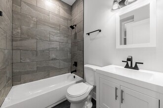 2317 W Taylor St in Chicago, IL - Building Photo - Building Photo