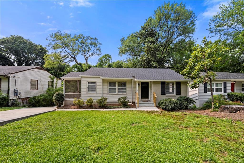 990 Lindridge Dr NE in Atlanta, GA - Building Photo