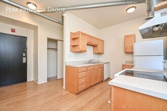 1506 William Howard Taft Rd in Cincinnati, OH - Building Photo - Building Photo