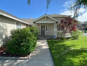 9404 Long River Dr in Reno, NV - Building Photo - Building Photo