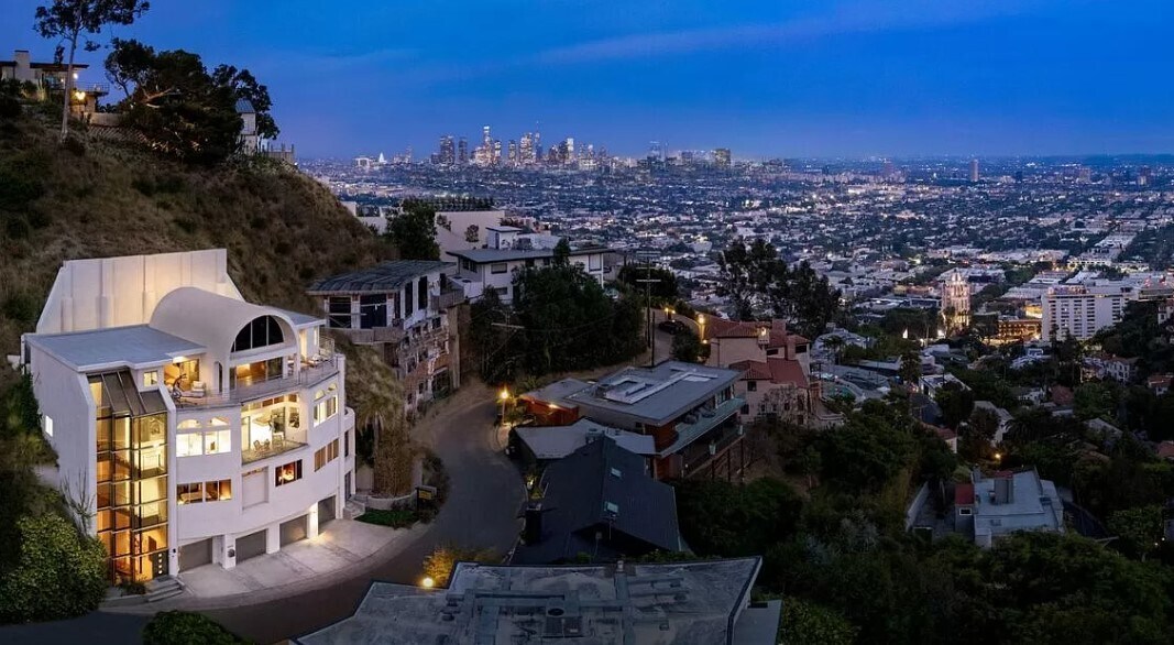 8435 Franklin Ave in Los Angeles, CA - Building Photo