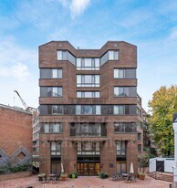 1077 30th St NW in Washington, DC - Building Photo