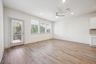 11016 Tildon Ave in Austin, TX - Building Photo - Building Photo