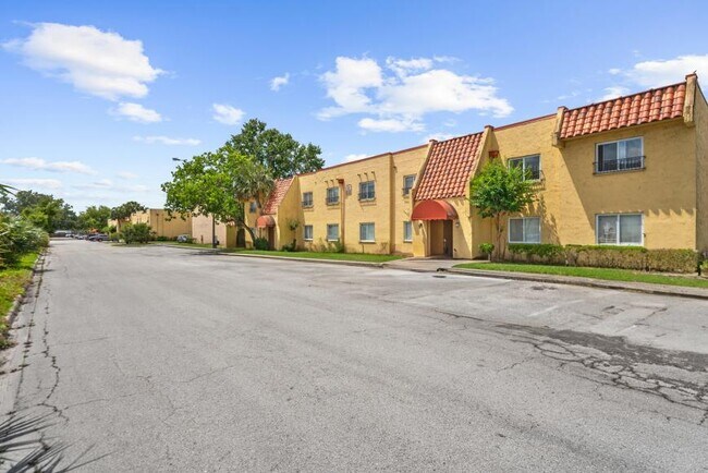 6552 La Mirada Dr E in Jacksonville, FL - Building Photo - Building Photo