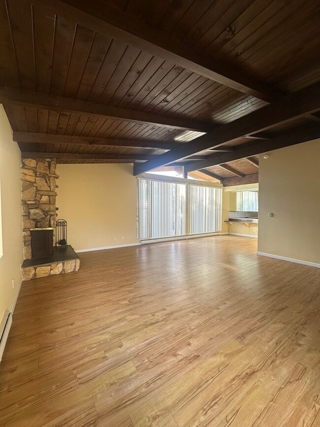 334 Newport Ave in Long Beach, CA - Foto de edificio - Building Photo