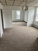 24 Cottage St, Unit 2 Bedroom minutes to HVCC in Troy, NY - Building Photo