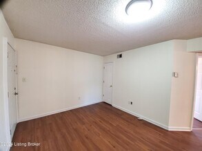 6418 Venango Dr in Louisville, KY - Building Photo - Building Photo