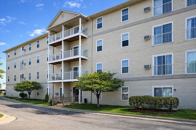 ST. CLAIR LANDINGS in Port Huron, MI - Building Photo - Building Photo