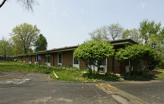 Council Gardens - Senior in Cleveland, OH - Foto de edificio - Building Photo