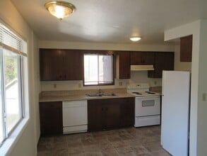 1109 Waller St SE in Salem, OR - Building Photo - Building Photo