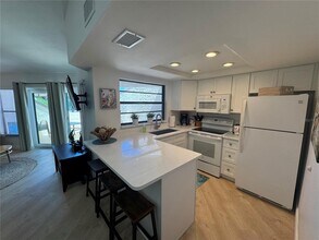 2571 Cyprus Dr in Palm Harbor, FL - Building Photo - Building Photo