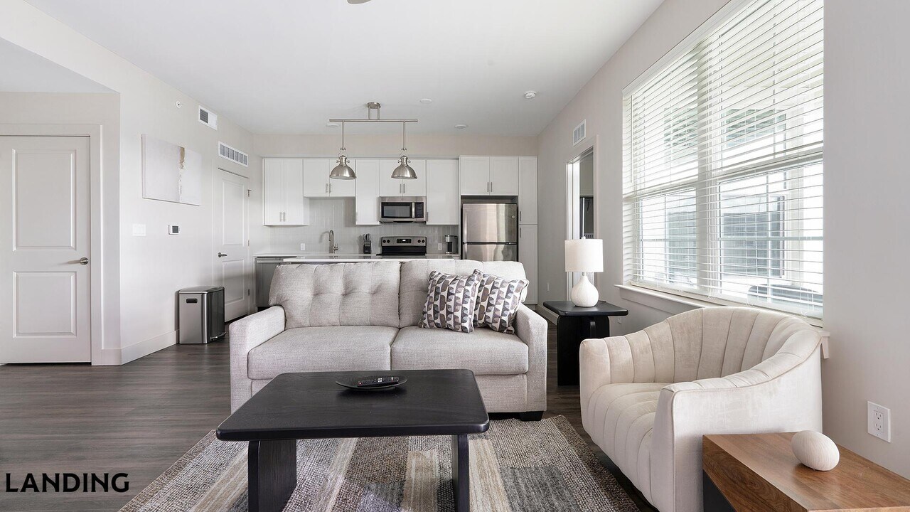 2220 W First St, Unit 460 in Ft. Myers, FL - Building Photo