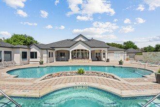 Milan in Austin, TX - Foto de edificio - Building Photo