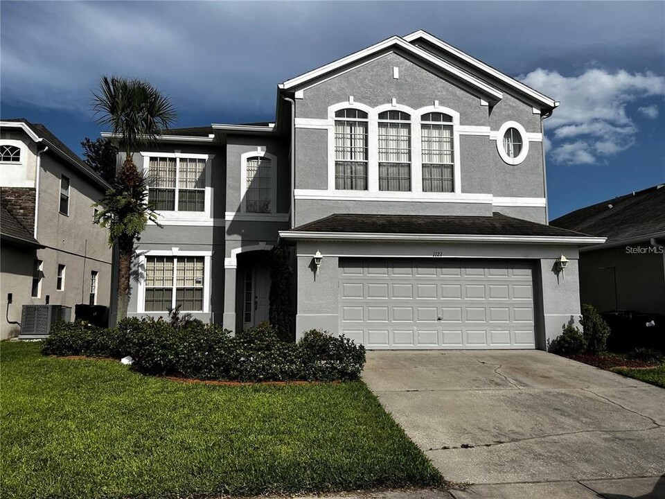 1121 Darnaby Way in Orlando, FL - Foto de edificio