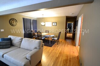 4106 66th St in Urbandale, IA - Building Photo - Building Photo