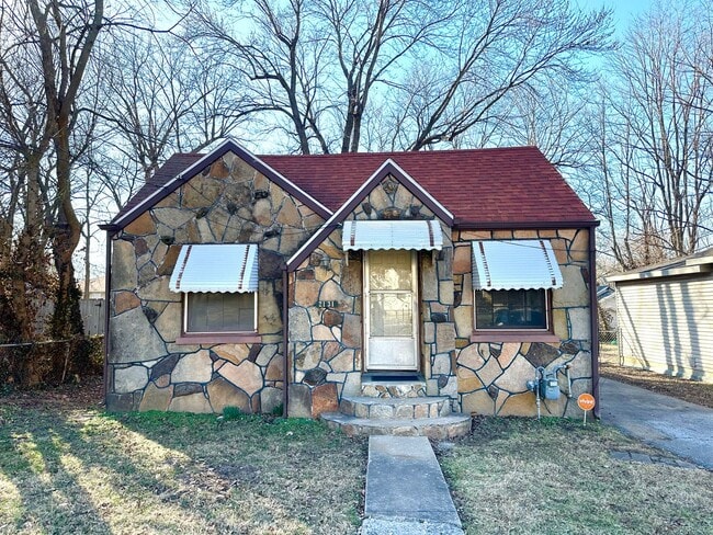 property at 2131 N Travis Ave