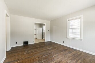 5760 College Ave in Kansas City, MO - Building Photo - Building Photo