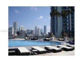90 SW 3rd St, Unit # TH307 in Miami, FL - Building Photo