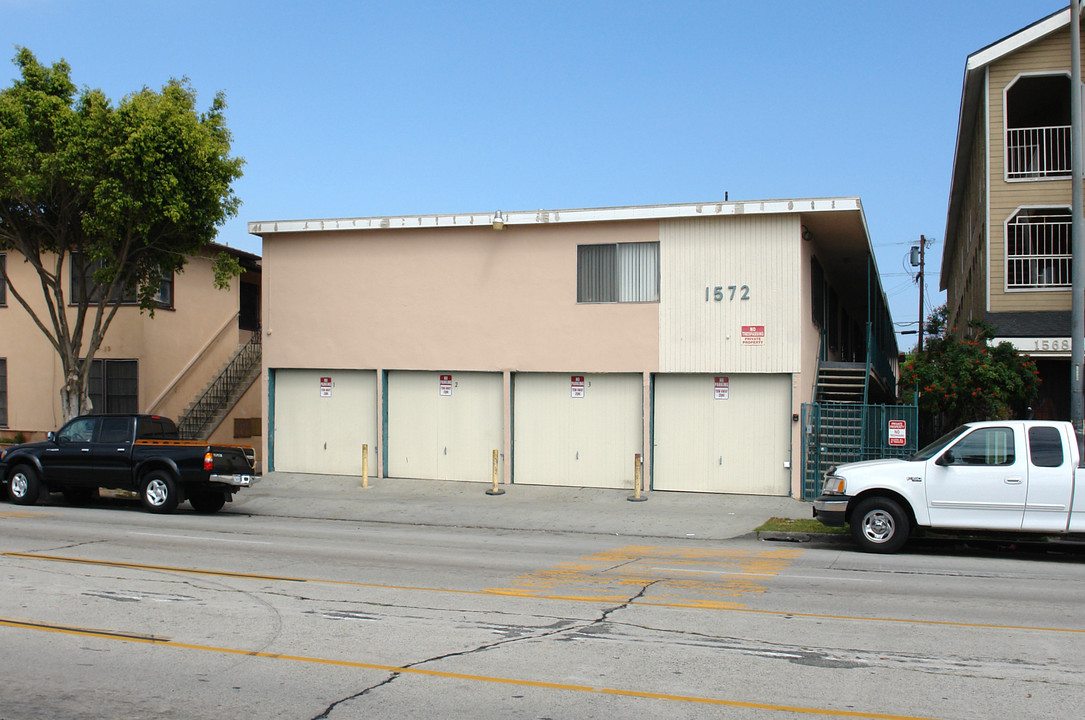 1572 Pacific Ave in Long Beach, CA - Building Photo