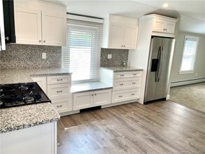 31 Ledge Ave in New Canaan, CT - Building Photo - Building Photo