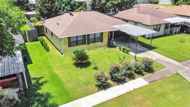 2404 Grape Ln in Pasadena, TX - Building Photo - Building Photo