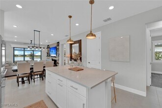 20240 Napa Loop in Estero, FL - Foto de edificio - Building Photo